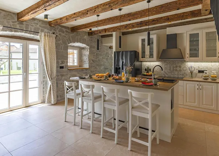 Dom wakacyjny In With Kitchen *