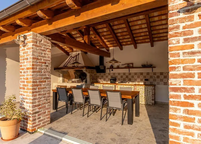 Dom wakacyjny In With Kitchen Buzet