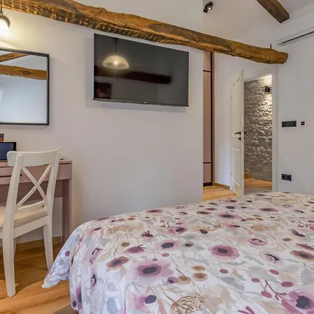 Awesome Home In Buzet Nyaraló Buzet