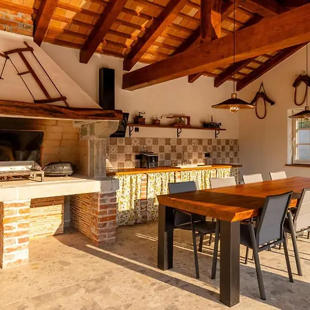 Dom wakacyjny In With Kitchen